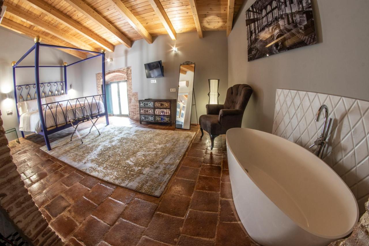 Deluxe Double Room Bath