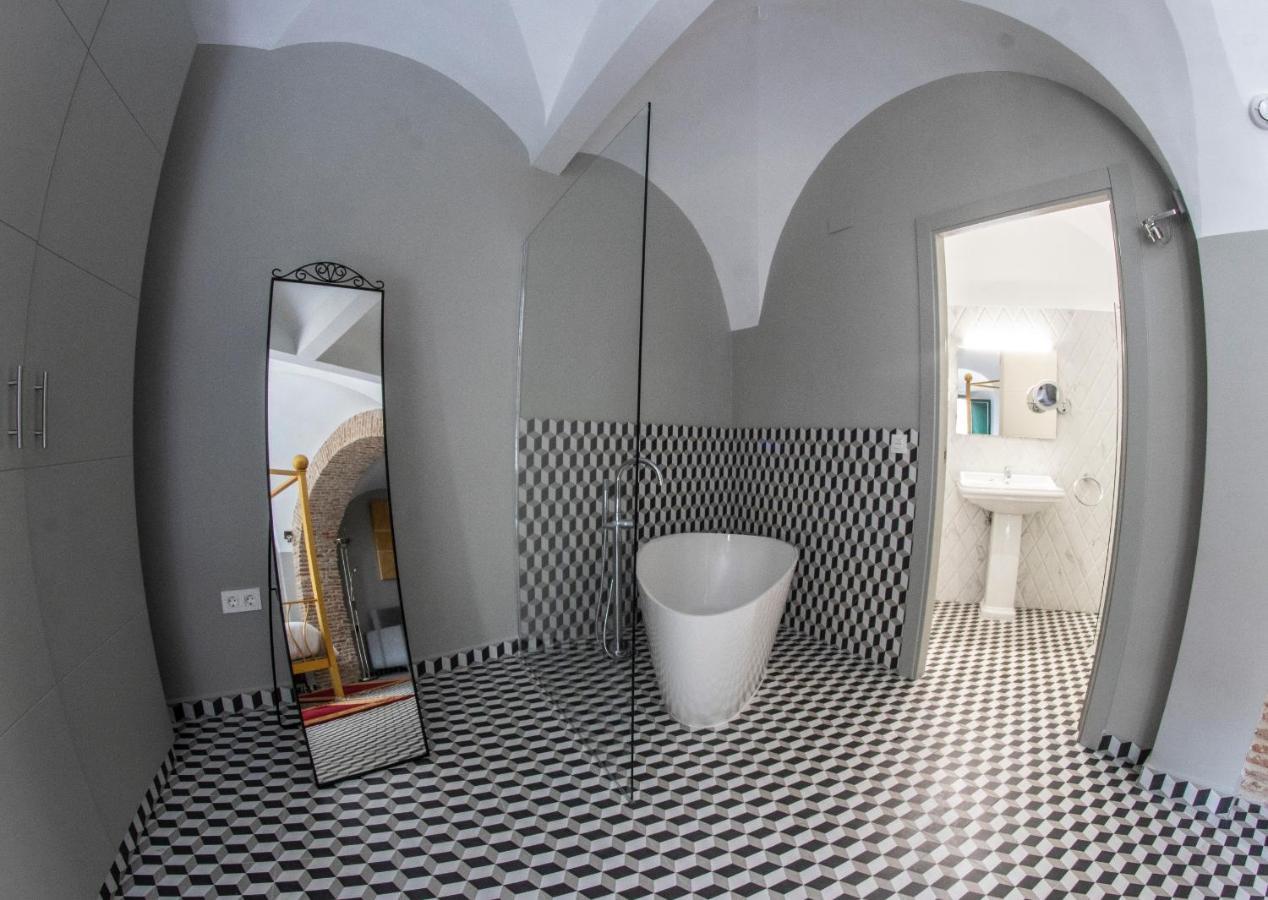 Deluxe Double Room Bath